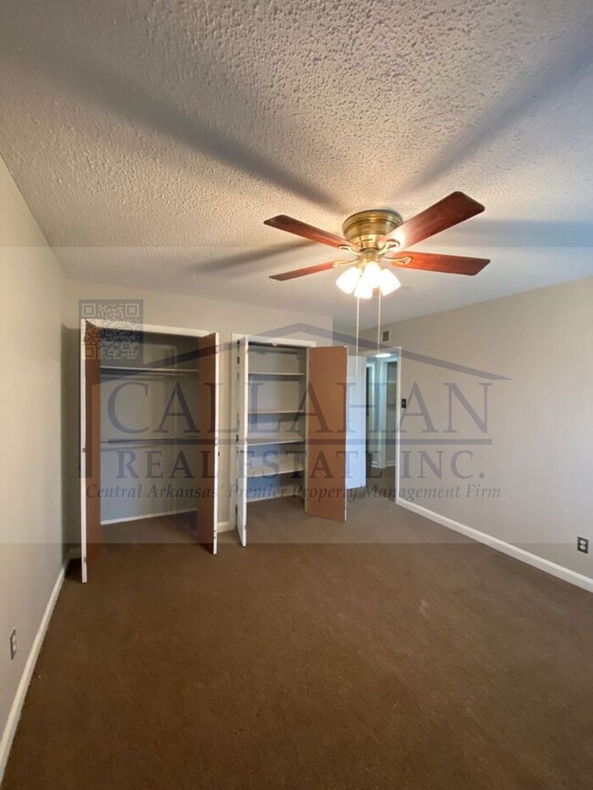 Building Photo - Indian Hills 3 Bedroom