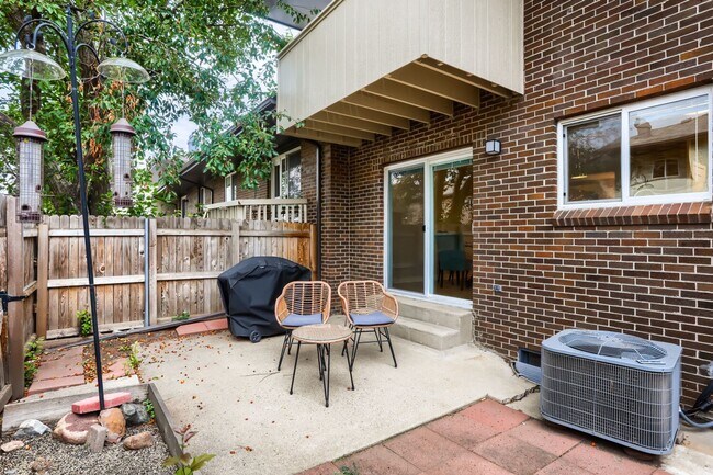 Building Photo - 1530 Greenbriar Blvd