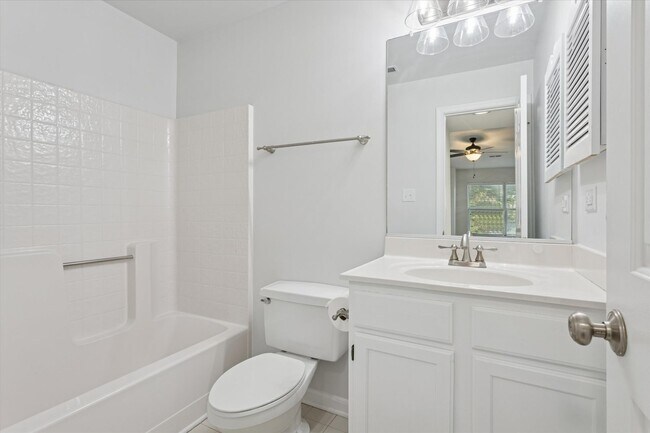 Building Photo - 2BR/2BA Condo Near Langley AFB