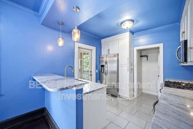 Building Photo - 2208 Wilmore Dr