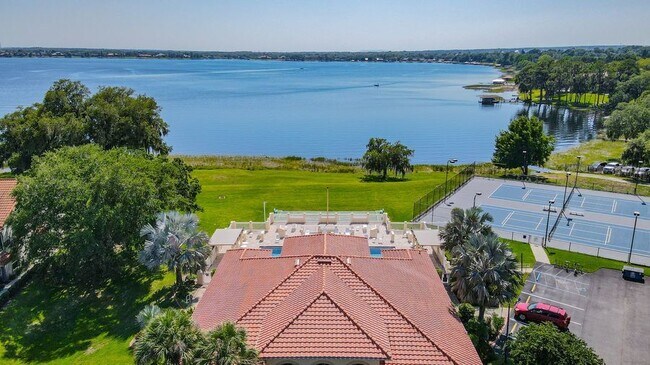 Building Photo - 2218 Garden Lake Dr