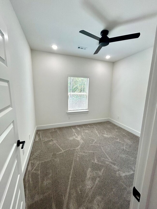Building Photo - 23 Lockerbie Cir