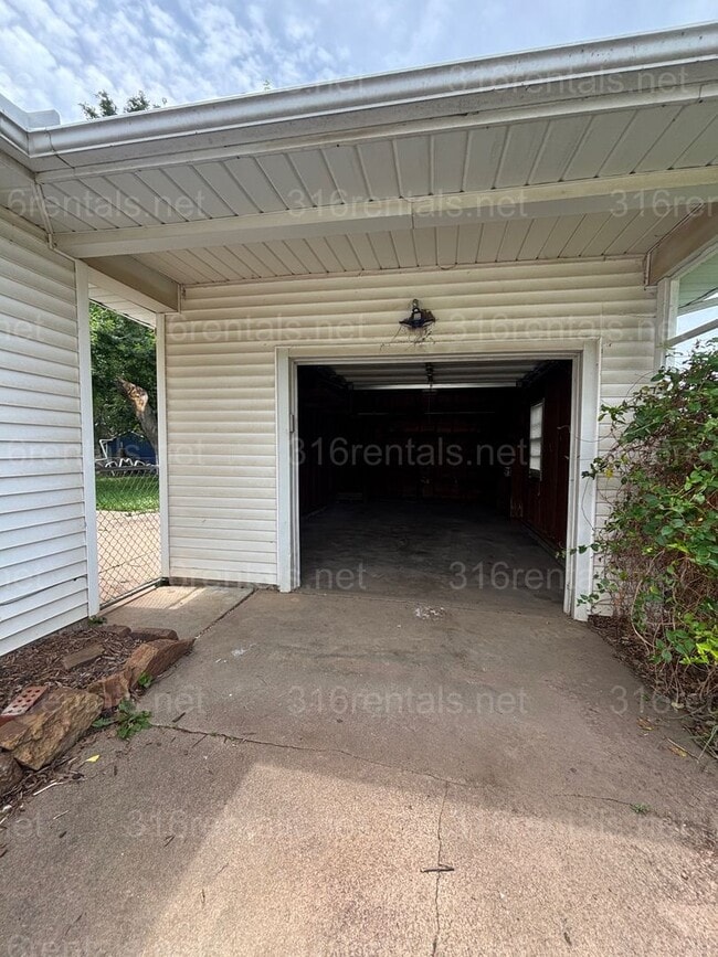 Building Photo - 1423 Terrace Dr