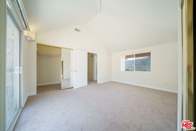 Building Photo - 2716 Honolulu Ave
