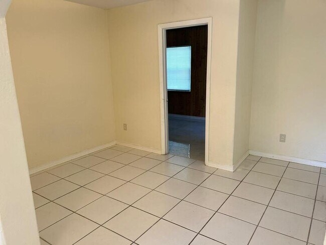 Building Photo - 4246 Minoso St