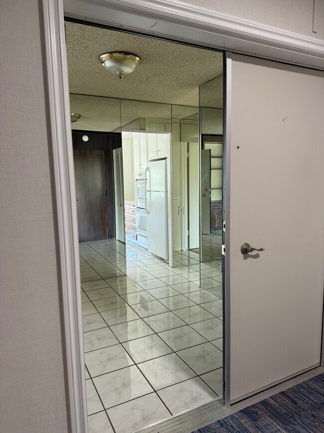 Entry - 32759 Seagate Dr