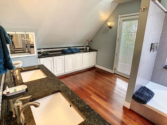 Building Photo - Sherman St- JK