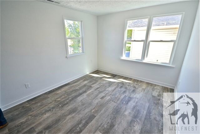 Building Photo - Fantastic 4 Bedroom Riverton Duplex