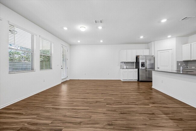 Building Photo - 10303 Buster Dr