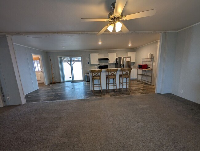 Building Photo - 820 Crest Dr