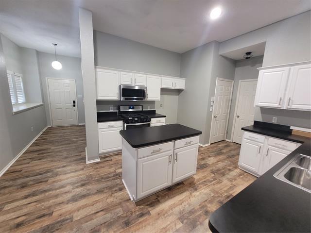 Building Photo - 9800 Meadow Rue Dr