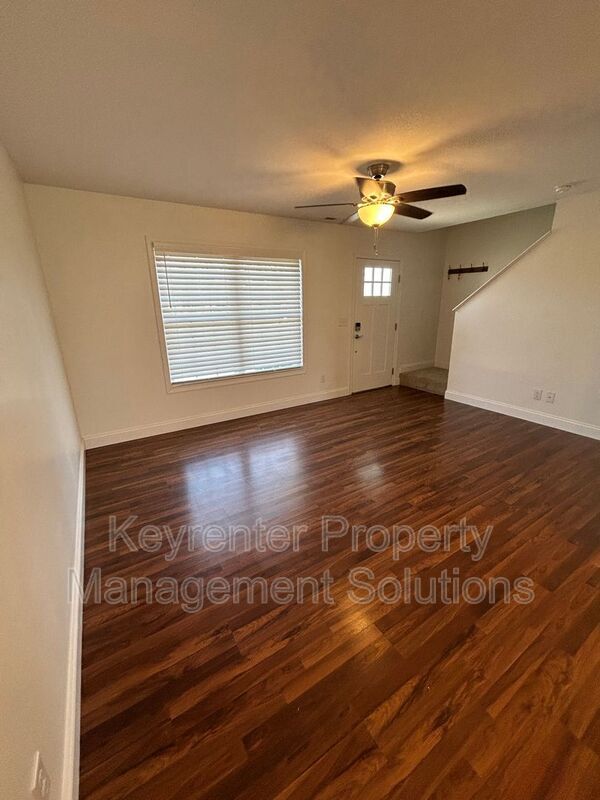 Building Photo - 205 15th St