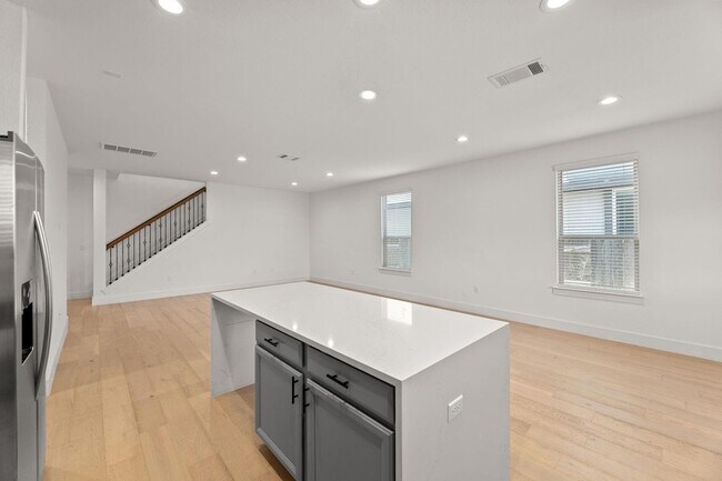 Building Photo - 322 Bonnet Blvd