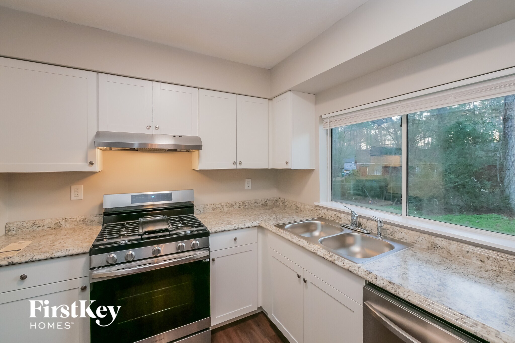 Building Photo - 9052 Homewood Dr