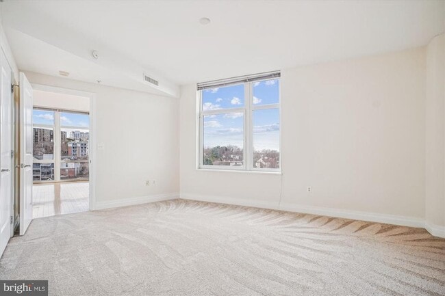 Building Photo - 8220 Crestwood Heights Dr