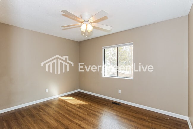 Building Photo - 209 Point S Ln