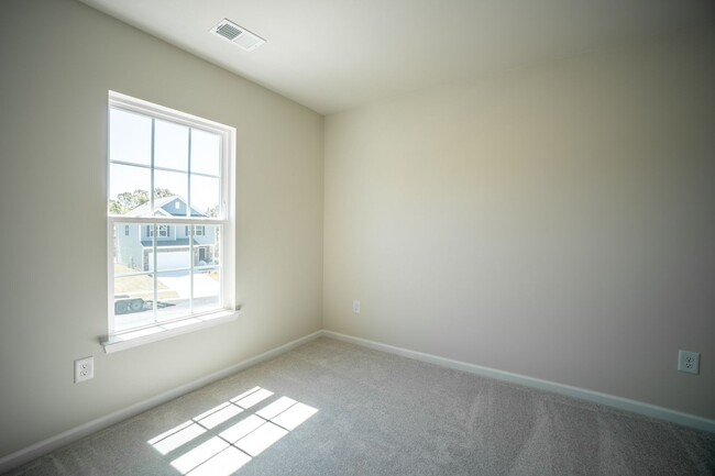 Building Photo - Stunning New Smart Home Palisades Area!
