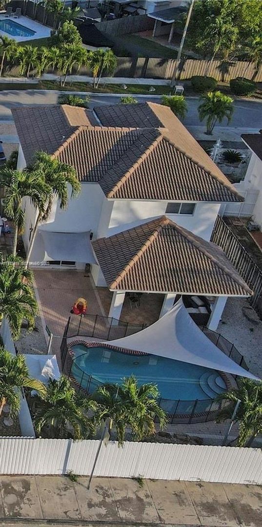 Building Photo - 16620 SW 141st Ct