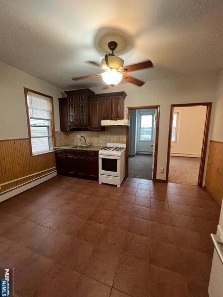 Primary Photo - 16 Farnham Ave