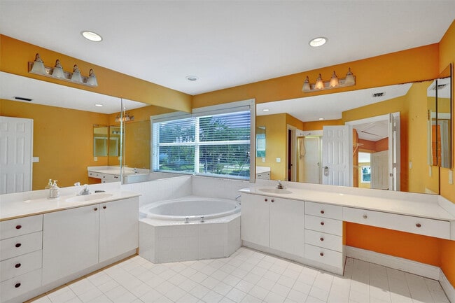 Building Photo - 10902 Tamoron Ln