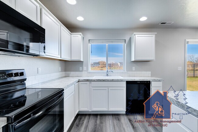 Building Photo - 3181 N Saratov Wy