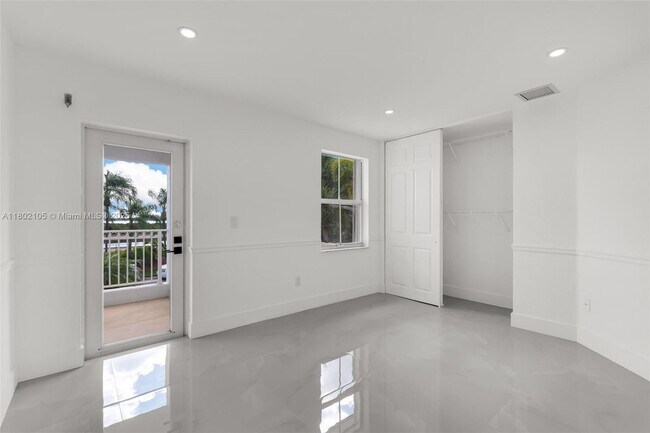 Building Photo - 15699 SW 54th Ct