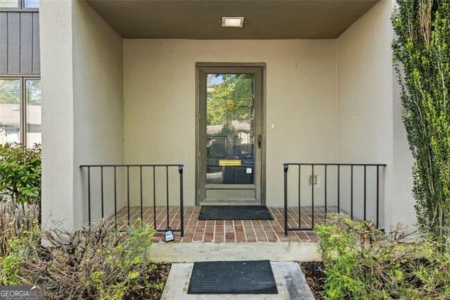 Building Photo - 72 Ivy Pkwy NE