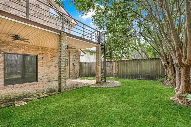 Yard off Master - 323 W Robert E Lee Blvd
