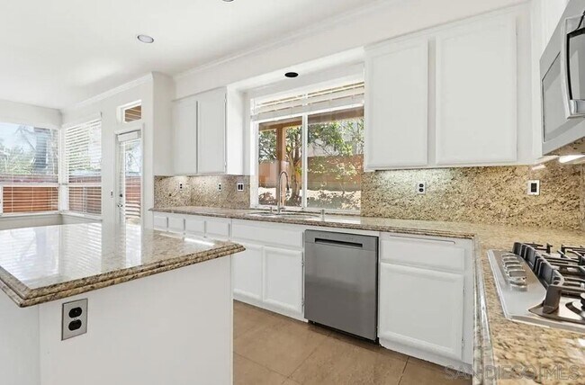 Building Photo - 1100 Corrales Ln