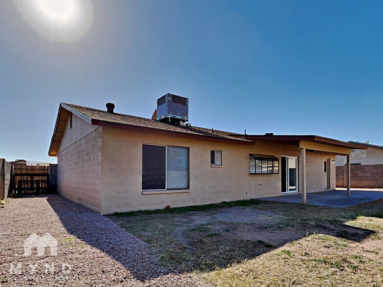Building Photo - 11110 W Glenrosa Ave