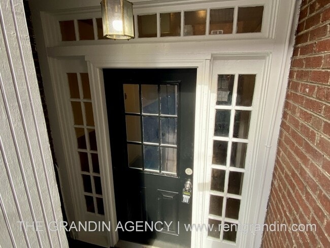Building Photo - 202 Elm Ave