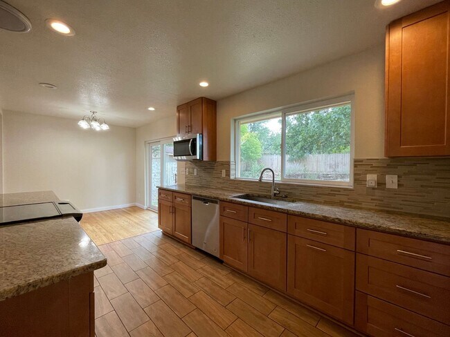 Building Photo - Newly Remodeled 6 Bed 3 Bath Martin Acre’s Home in Boulder