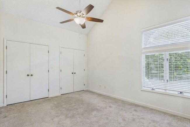 Building Photo - Charming 3-Bedroom Townhome in Sunset Woods