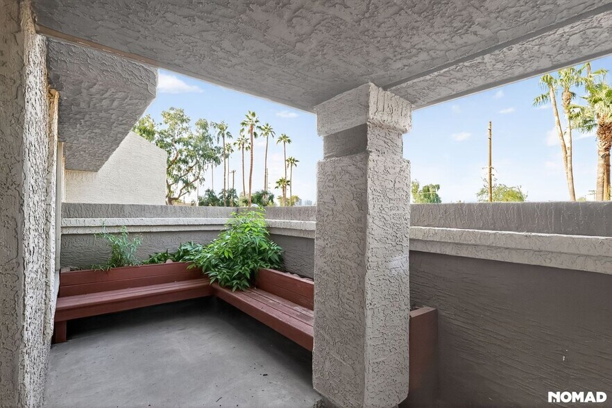 Building Photo - 1905 E University Dr