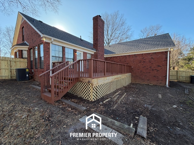 Building Photo - Newly Renovated 3BR Memphis Home with Vaulted Ceilings, Fireplace & Fenced Yard