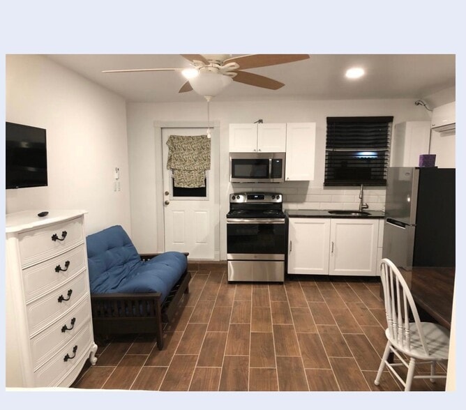 Building Photo - 2808 W San Isidro St