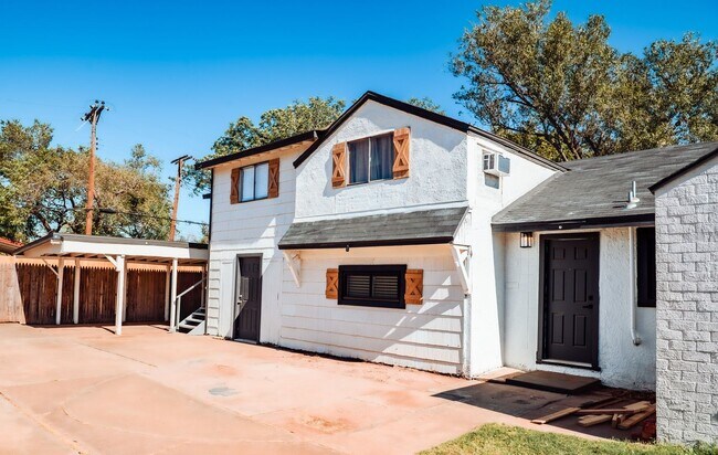 Primary Photo - 2436 24th St