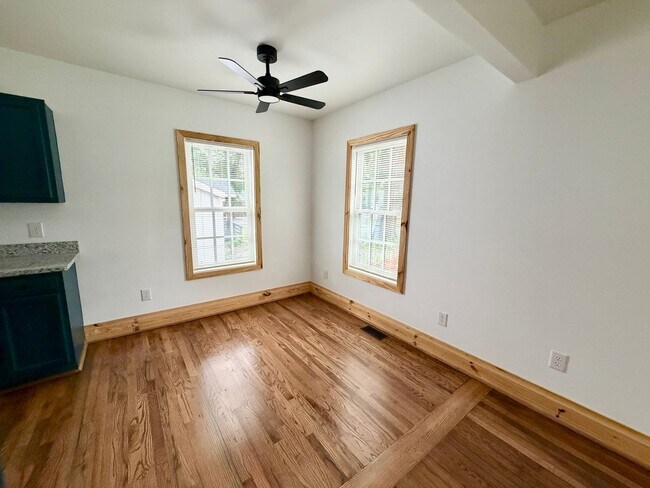 Building Photo - Forest Acres