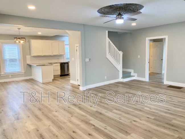 Building Photo - 6155 Broadway St