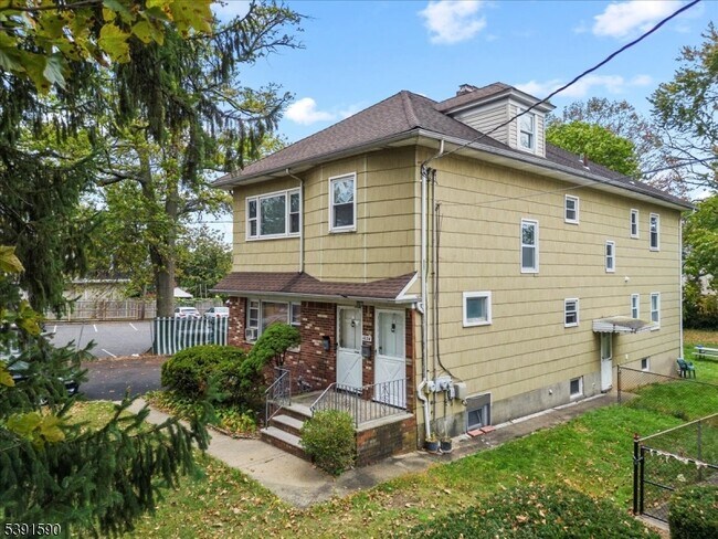 Building Photo - 1034 Burnet Ave