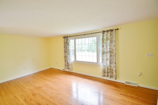 Building Photo - 128 Ridge Rd