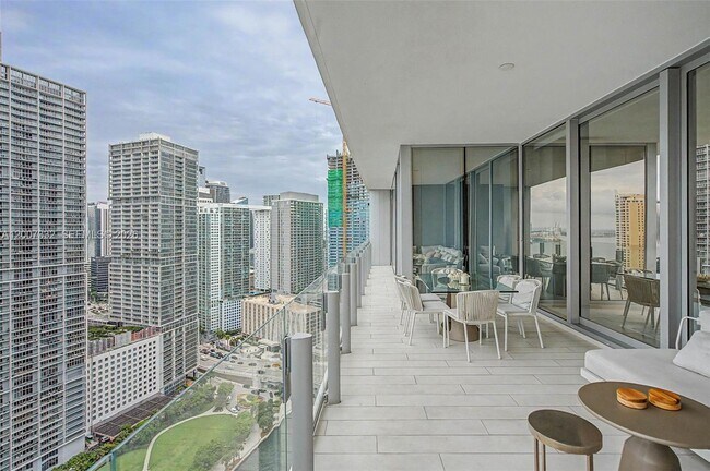 Building Photo - 300 Biscayne Blvd Way