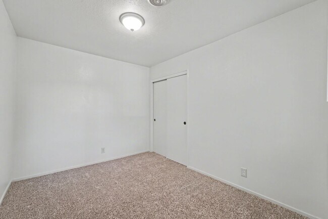 Building Photo - 0385