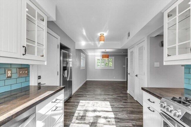 Building Photo - 8604 Brookfield Dr