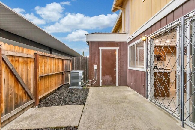 Building Photo - 4082 Weymouth Ln