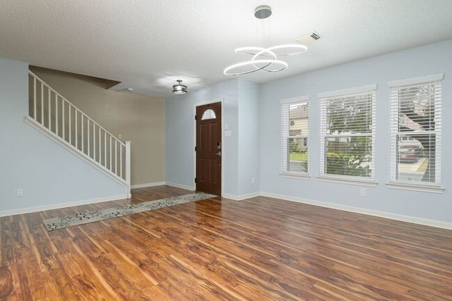 Building Photo - Beautiful 4/3.5 Home Available for Immedia...