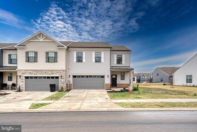 Building Photo - 493 Ensemble Wy