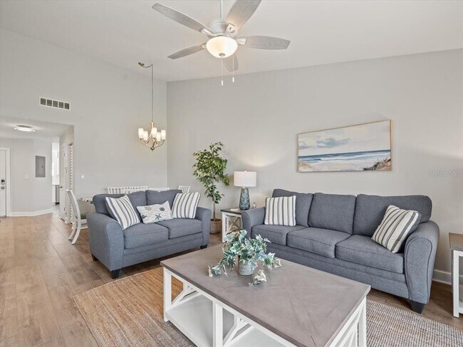 Building Photo - 5900 Bahia Del Mar Cir N