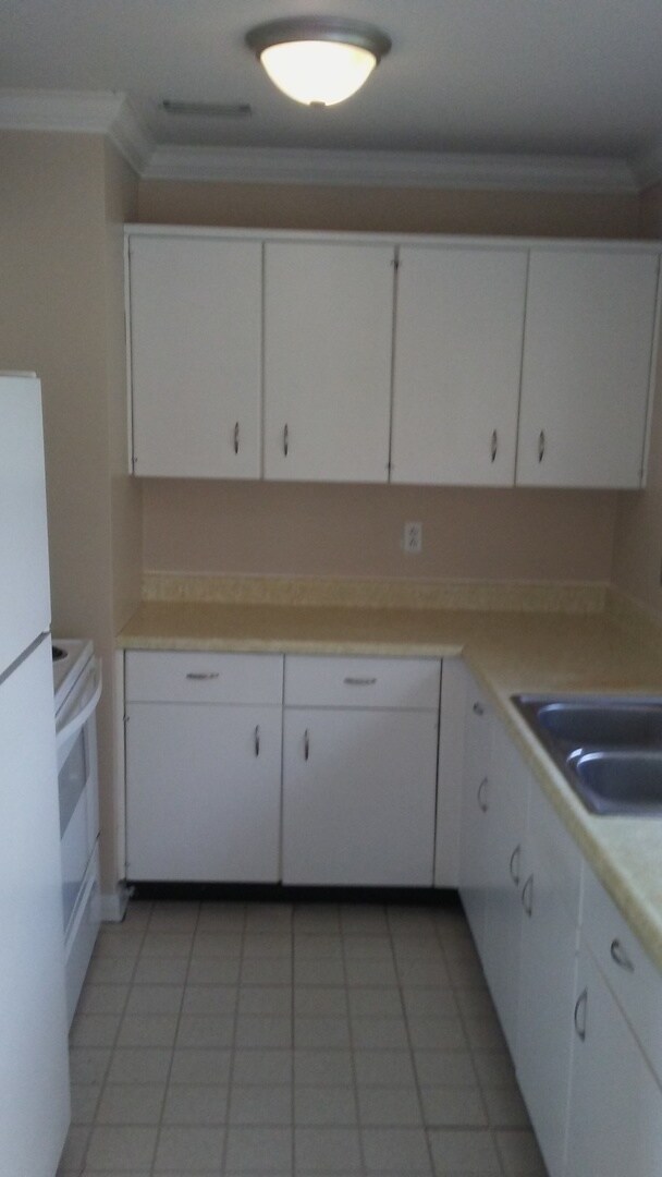 Building Photo - 815 Radcliff St