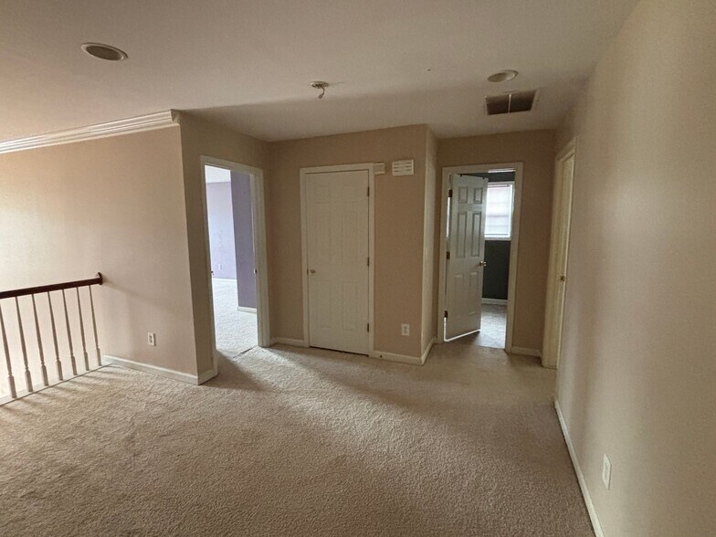 Building Photo - 488 Musical Ct
